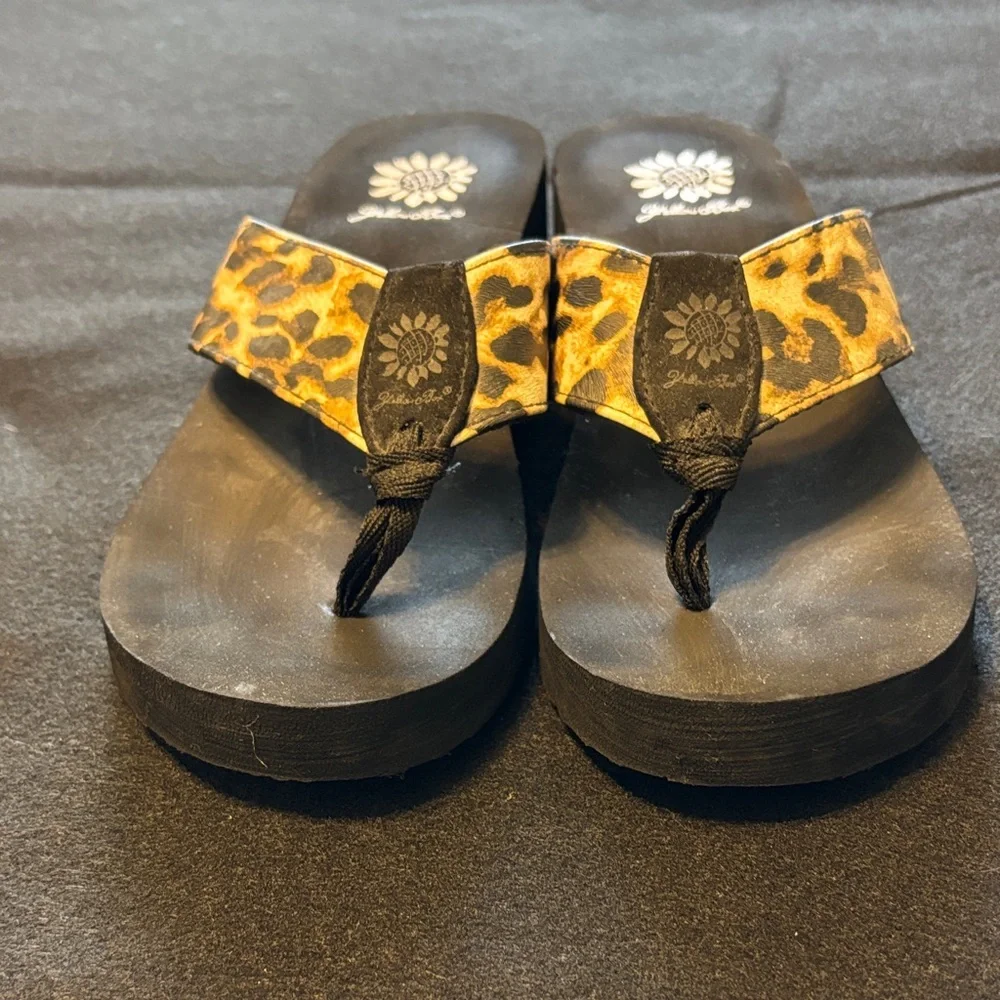 Yellow Box  7.5 Leopard Print Sandals flip flops - Picture 7 of 7